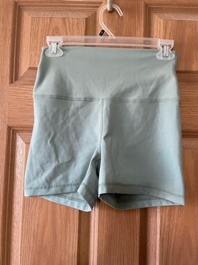 Yogalicious Bike Shorts MEDIUM NWOT